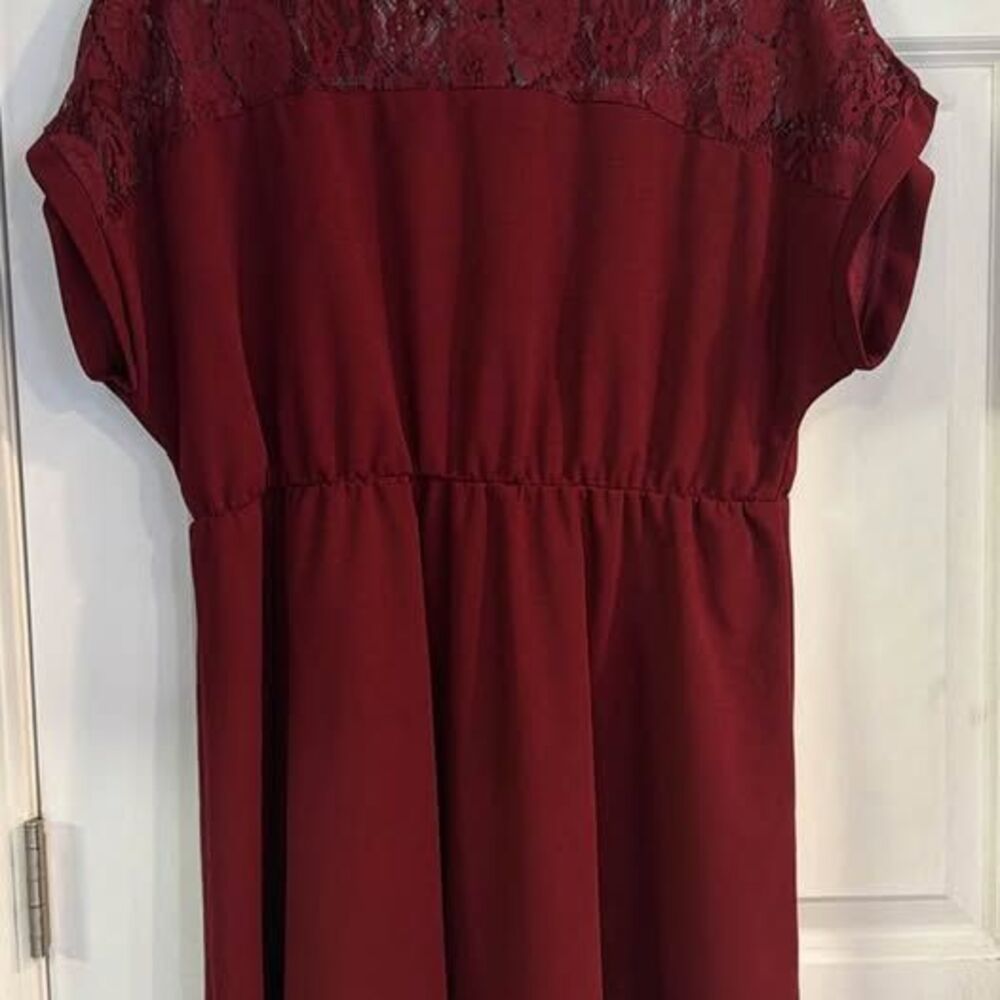 1x burgundy dress